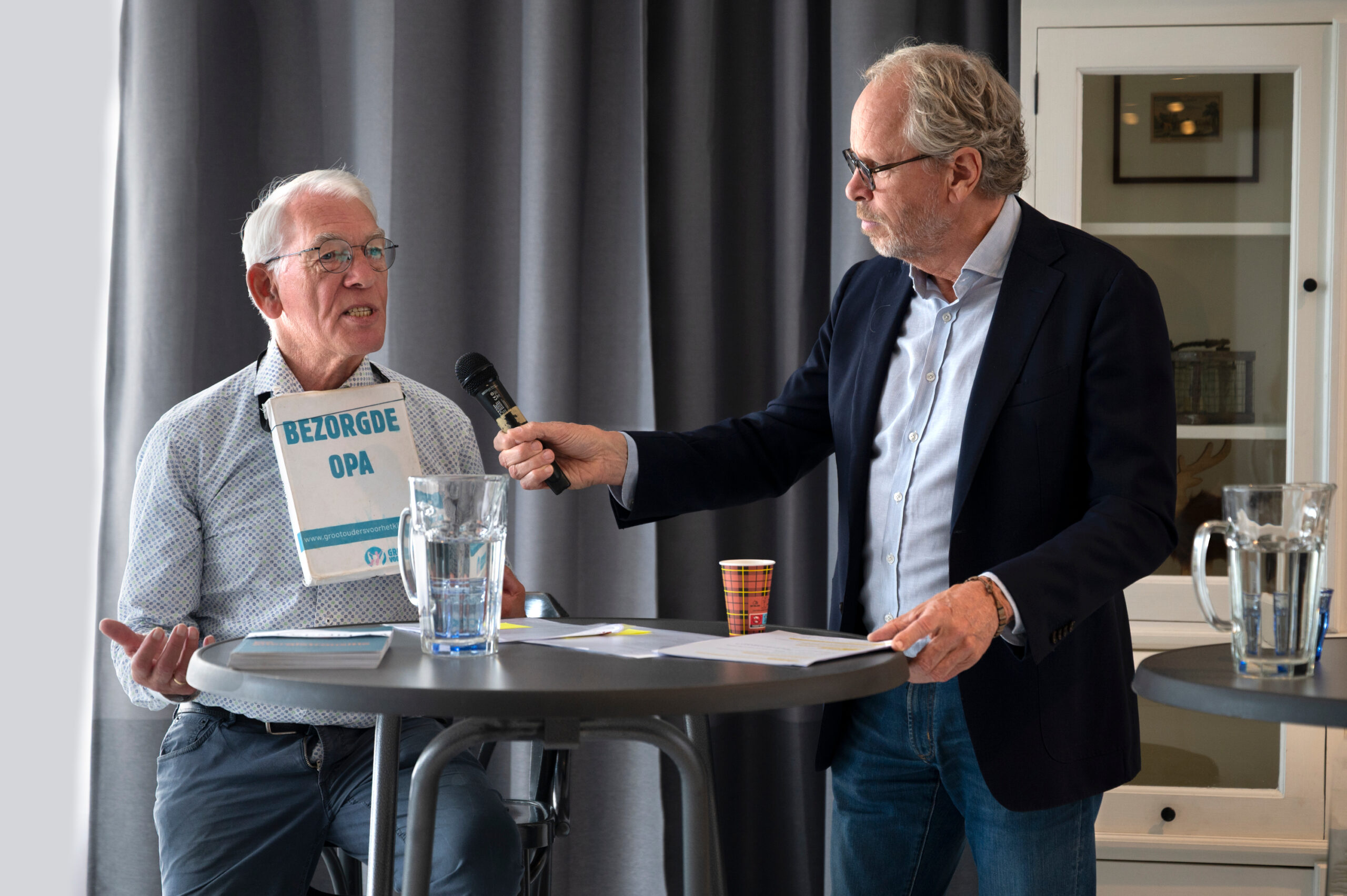 Dagvoorzitter Peter van der Maat en Meindert Brunia